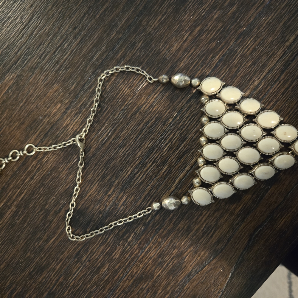 Elegant Cream and Gold Necklace